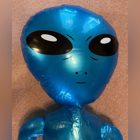 4.5 Ft Metallic Blue Inflatable Alien Toy Figure Blow Up Prop - 4.5 feet - Picture 2 of 11